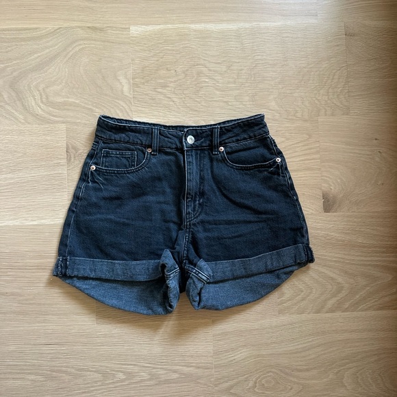 H&M Pants - H&M High-Rise Black Denim Roll-Cuff Women's Shorts